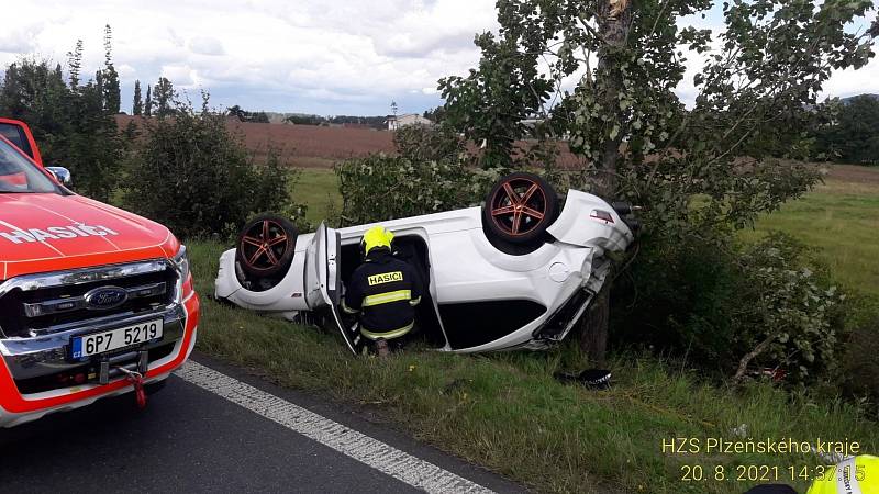 Havárie osobního auta u Koutu na Šumavě.