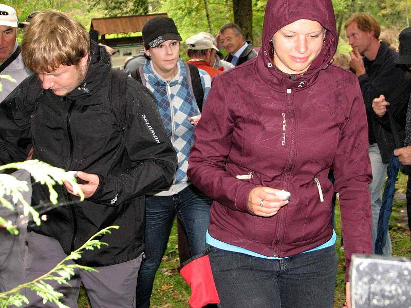 Ze slavnostního otevření Česko-německé naučné stezky Lísková/Haselbach a procházky po ní.