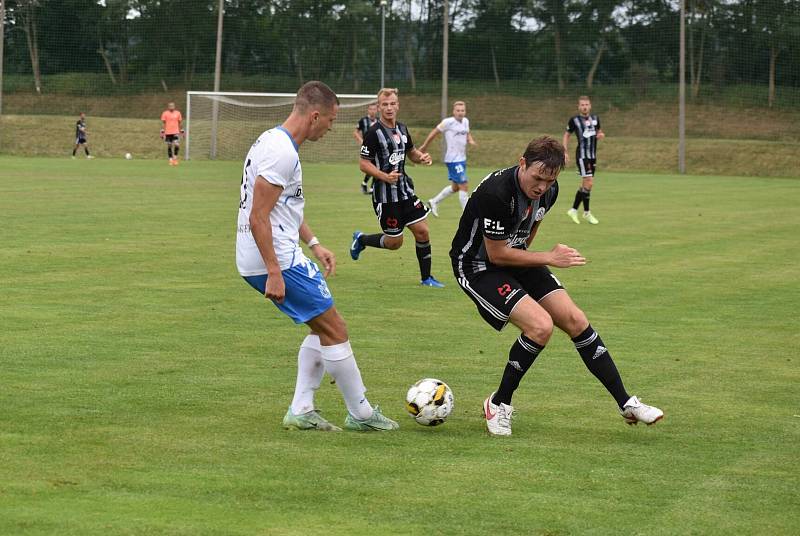 3. kolo FORTUNA ČFL A: Dynamo České Budějovice B - TJ Jiskra Domažlice (hráči v bílých dresech) 0:1 (0:1).