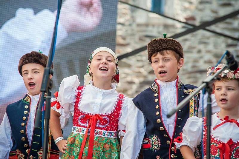 V Domažlicích se tento víkend odehrávají Chodské slavnosti a Vavřinecká pouť. Chodské slavnosti patří vůbec k nejstarším a největším národopisným slavnostem v České republice.