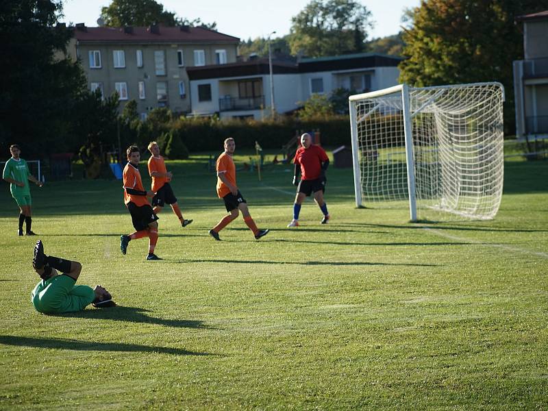 Fotbalisté Stráže podlehli na domácím hřišti Kolovči 2:7