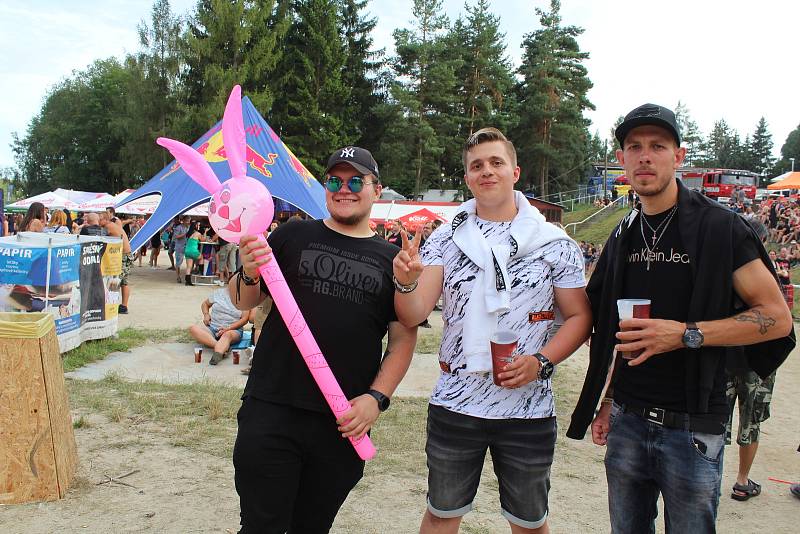 Chodrockfest 2019, druhý den. Nejvíce zazářila kapela Trautenberk.