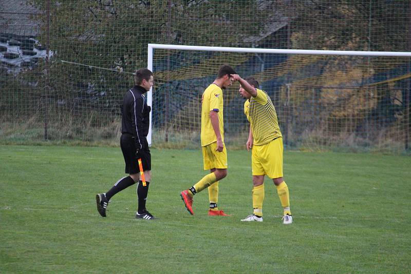 FOTBALOVÁ I.B TŘÍDA: Tatran Chodov (ve žlutém) - TJ Chodský Újezd (v modrém) 2:2 (2:0), na PK 3:4.