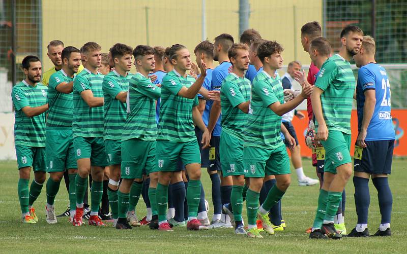 1. kolo FORTUNA ČFL, skupina A - 2022/2023: FK Loko Vltavín - TJ Jiskra Domažlice (hráči v modrých dresech) 1:2 (0:1).