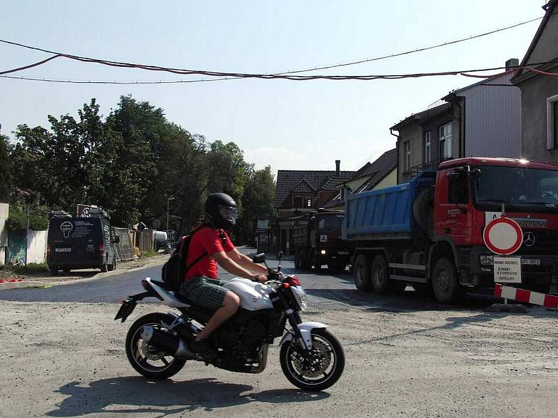 Z akce Čistá Berounka v Domažlicích. pohled zZ akce Čistá Berounka v Domažlicích. Pohled z Hruškovy ulice směrem k Havlíčkově z křižovatky pod Chodským hradem.