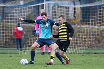 Krajský přebor, 15. kolo: TJ Holýšov (na snímku fotbalisté v modrých dresech) - FC Chotíkov 1932 3:2 (3:1).