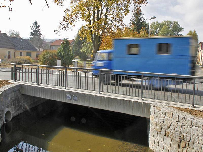 Nový most v ulici Npor. O. Bartoška.