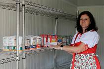 Azylový dům v Domažlicích, který oslavil desáté narozeniny, ve čtvrtek otevřel potravinový kontejner.