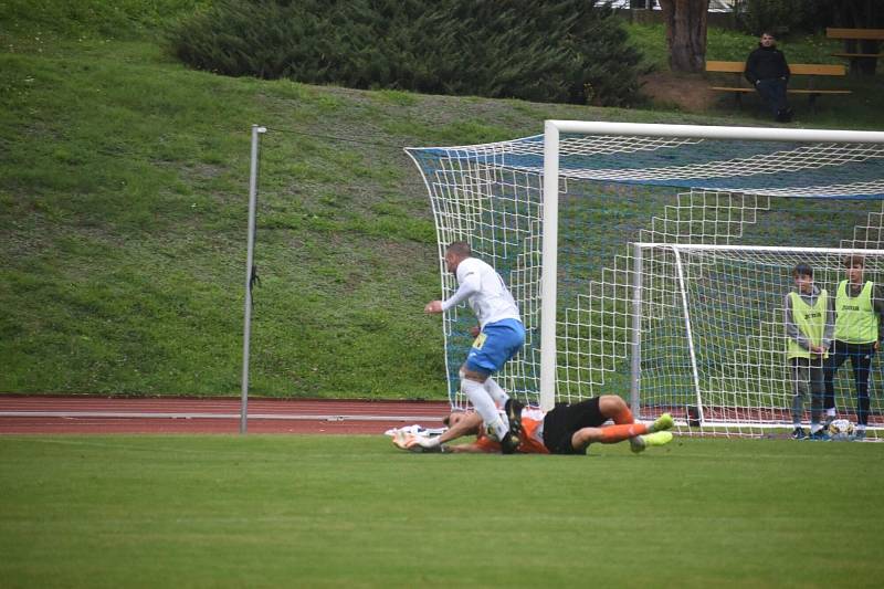 Fotbalisté Jiskry Domažlice remizovali v sobotu doma s pražským Motorletem 2:2, oba góly soupeře dal slovenský internacionál Miroslav Stoch (č. 10).