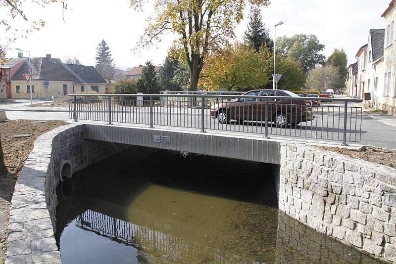 Nový most v ulici Npor. O. Bartoška.