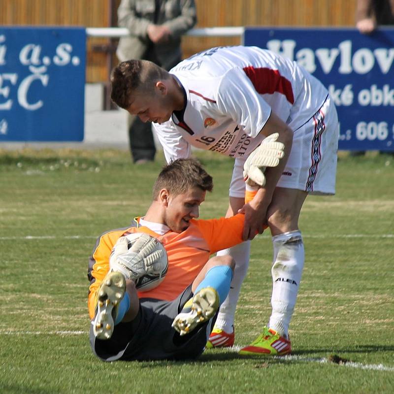 Šlágr 19. kola krajského přeboru mezi fotbalisty Slavoj Koloveč a SK Klatovy.