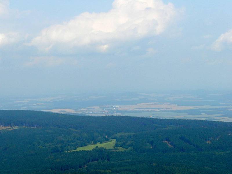 Z nejvyšší hory Českého lesa, 1042 m vysokého Čerchova. 