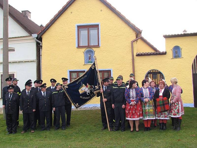 Martinská pouť v Nevolicích - svěcení praporu.