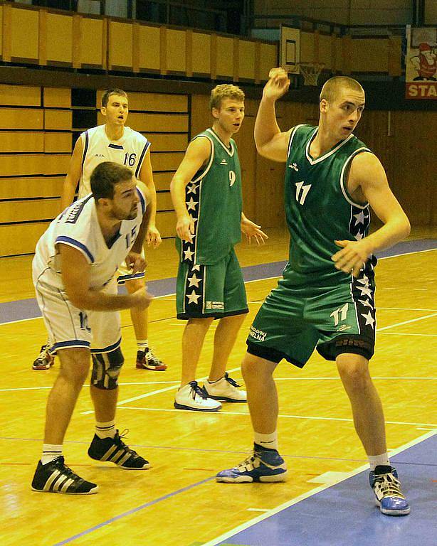 Z utkání basketbalistů Jiskry Domažlice s BK Sokolov.