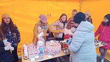Základní škola Staňkov a Dětský domov Staňkov po dvouleté covidové pauze v neděli znovu uspořádaly tradiční školní vánoční trhy.