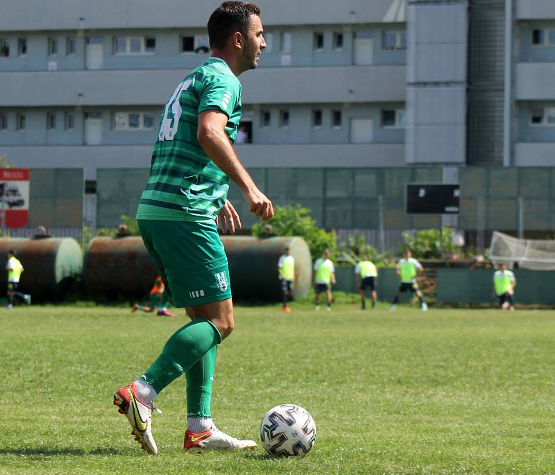 1. kolo FORTUNA ČFL, skupina A - 2022/2023: FK Loko Vltavín - TJ Jiskra Domažlice (hráči v modrých dresech) 1:2 (0:1).