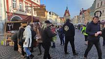 Jednodenní Vánoční trhy v Domažlicích přilákaly v sobotu 18. prosince spoustu návštěvníků. Lidé zavzpomínali i na Havla, který zemřel přesně před deseti lety.
