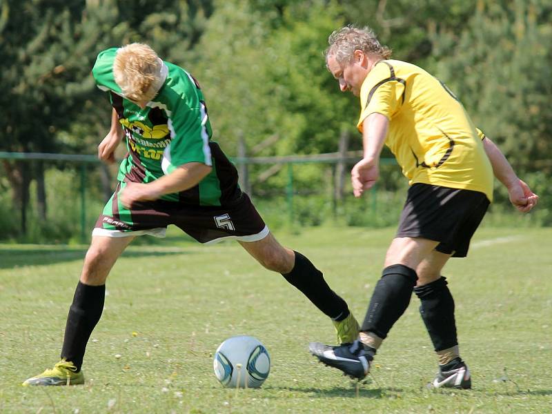 Z utkání fotbalistů TJ Sedmihoří Oplotec a Sokol Hlohová. 