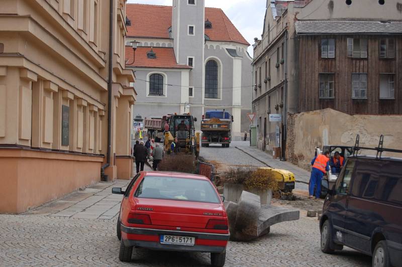 Stavební práce v domažlických ulicích, 30. března 2012