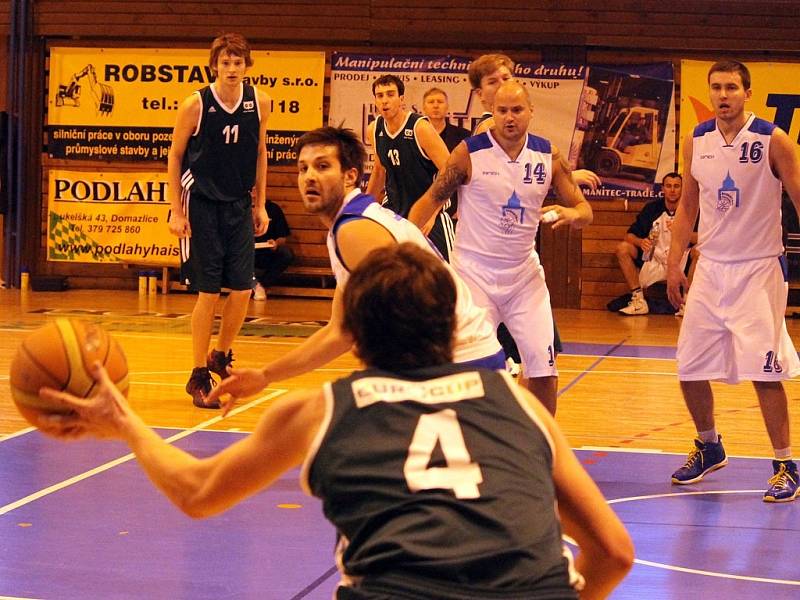 Z utkání basketbalistů Jiskry Domažlice s ČZU Praha.