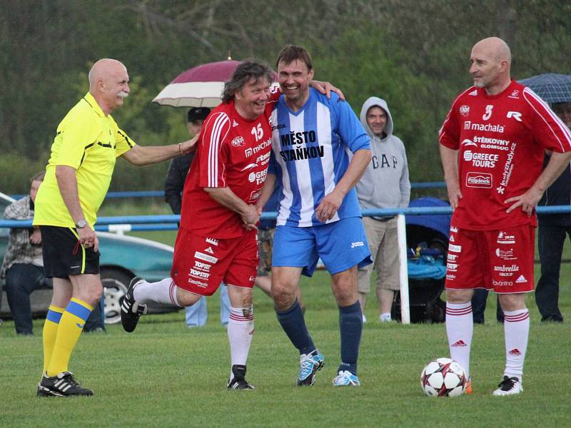 Fotbal ve Staňkově slavil 90. let existence. V rámci oslav se tamní stará garda utkala s Amforou.