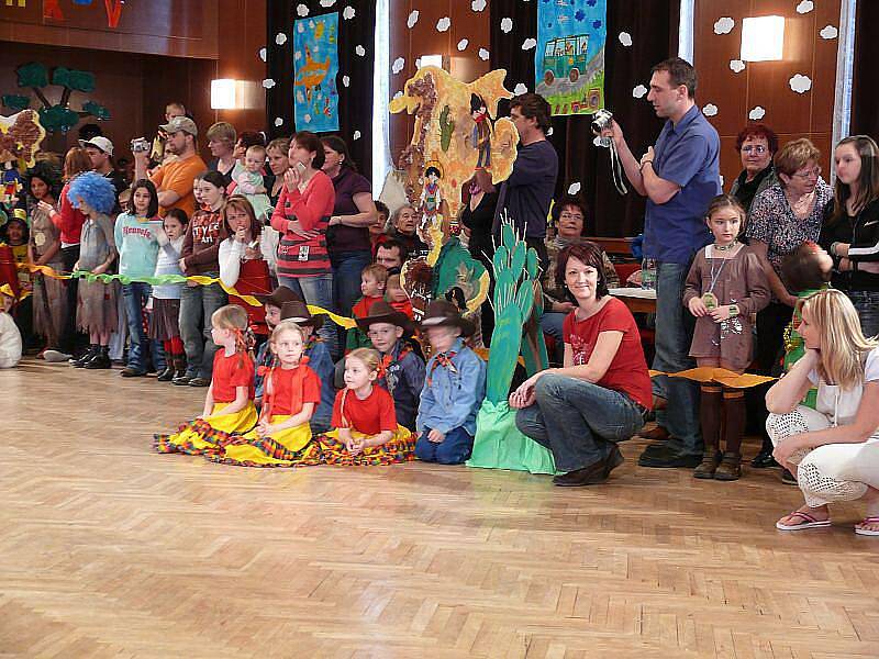 Dětský maškarní karneval ve Staňkově.