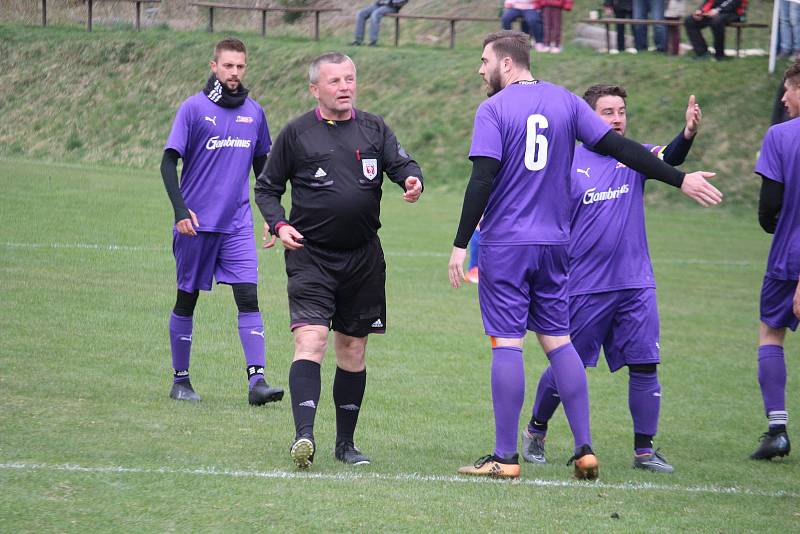 Hostouň (v modrém) - Poděvousy 2:2 (na PK 3:2)