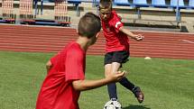 Fotbalisté z domažlické Jiskry si ve středu zahráli přátelský zápas se žáky FK Hodonín.