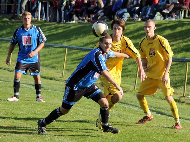 FOTBALISTÉ TLUMAČOVA v 6. kole I. B třídy přivítali ZD Meclov, nováčka v soutěži. Hosté si z Chodska odvezli tři cenné body.