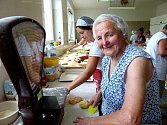 ANEŽKA BAYEROVÁ. Bez této čilé seniorky se nemohlo v bořické pekárně prakticky obejít nepočítaně  pečení chodských koláčů pro návštěvníky Chodských slavností.