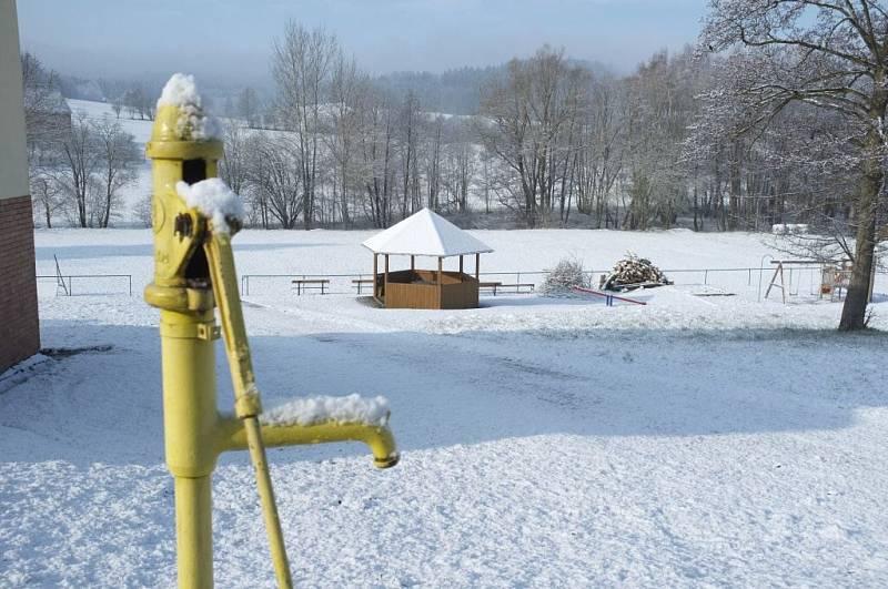 Na Pelechy a Pasečnici v úterý 25. března udeřila zima.