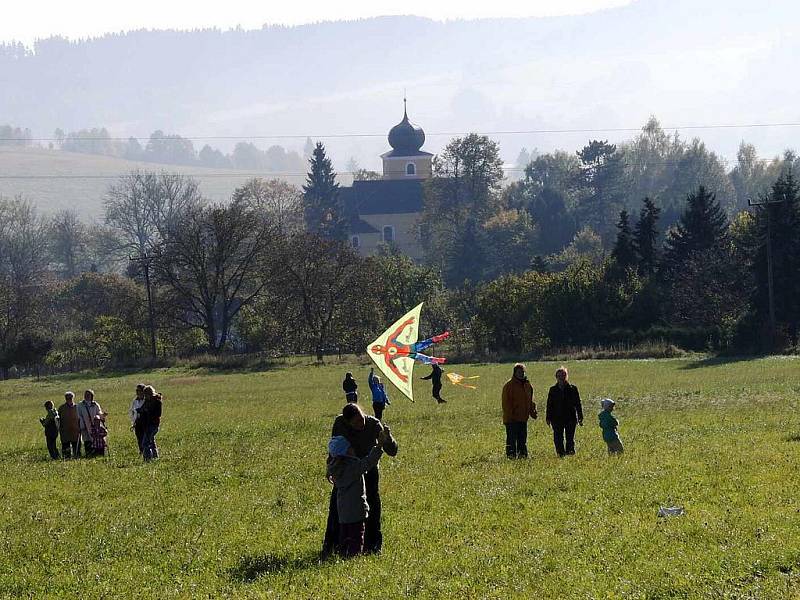 Z Drakiády pod Škarmanem pořádané Pionýrskou skupinou Safír Kdyně.