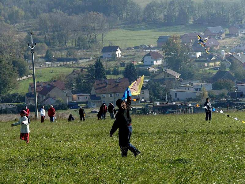 Z Drakiády pod Škarmanem pořádané Pionýrskou skupinou Safír Kdyně.