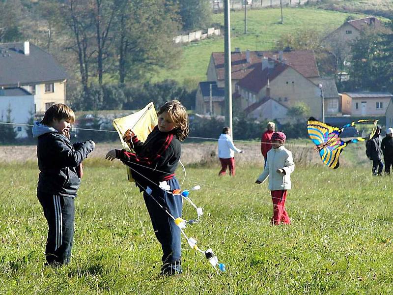 Z Drakiády pod Škarmanem pořádané Pionýrskou skupinou Safír Kdyně.