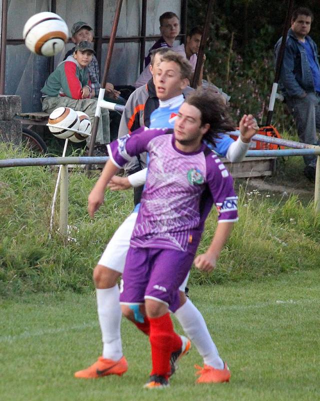 V sousedském derby se v Hostouni utkali fotbalisté domácí Lokomotivy a hostujícího Startu Bělá nad Radbuzou.