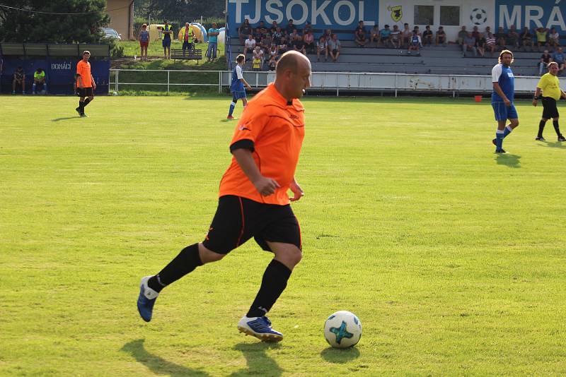 Jedenáctigólová demolice Chodova B (oranžové fresy) v Mrákově s místní rezervou (modré dresy).