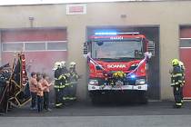 Poběžovičtí hasiči slavnostně převzali zásahové vozidlo CAS 20 Scania.
