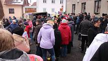 Podobně jako v dalších obcích na Domažlicku, tak i v Klenčí pod Čerchovem, prošel v sobotu 10. února masopustní průvod.