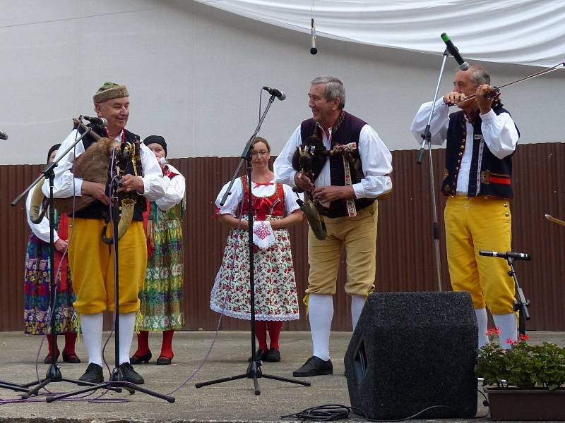 Klenotnicový pořad udělal tečku za svátkem folkloru. 