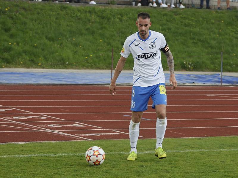 24. kolo FORTUNA ČFL, skupina A: TJ Jiskra Domažlice (bílí) - Benešov 2:0.