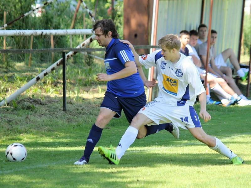 Z utkání fotbalistů TJ Start Bělá a TJ Sokol Pocinovice.