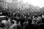 Demonstrace na domažlickém náměstí v listopadových v týdnu od 22. listopadu 1989. Foto: Zdeněk Hartl