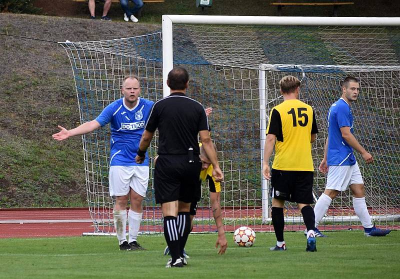 3. kolo FORTUNA divize A: TJ Jiskra Domažlice B (na snímku fotbalisté v modrých dresech) - TJ Sokol Lom (žlutí) 5:3 (1:2).