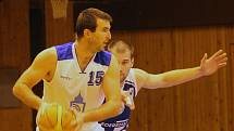 Z pohárového utkání basketbalistů Jiskry Domažlice s BK Kladno.