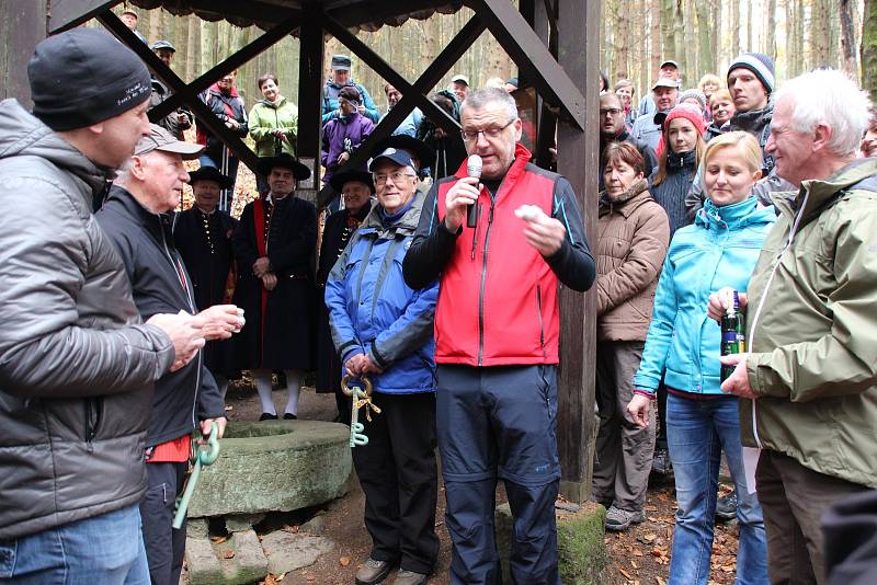 Studánka byla letos bez vody. Muselo se zamykat 13. pramenem.