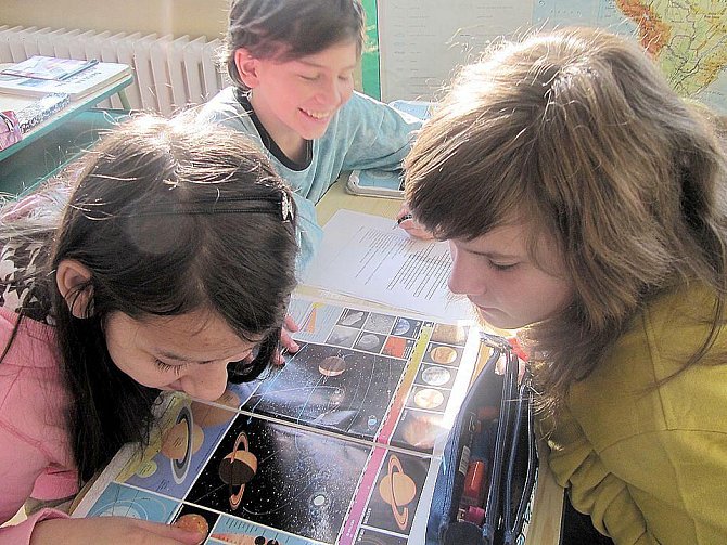 Poznávání vesmíru se na Základní škole v Holýšově věnovali žáci celý uplynulý týden. 