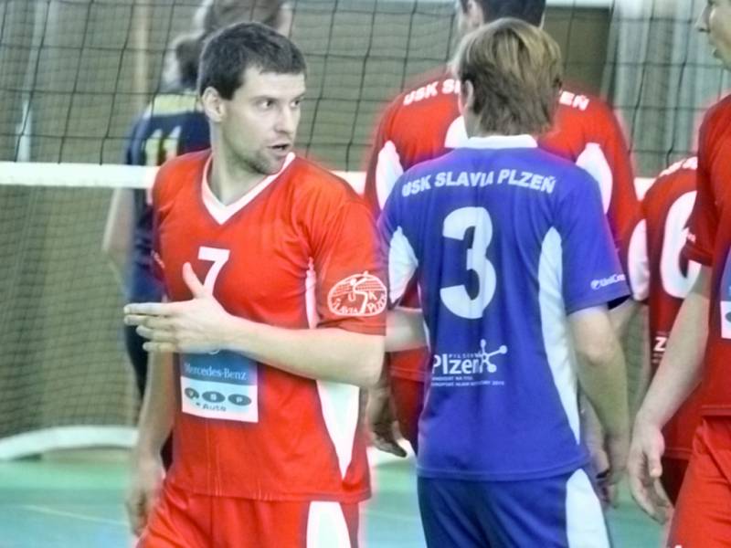 Volejbalové derby mezi Jiskrou Domažlice a USK Slavia Plzeň.