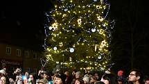 Rozsvícení vánočního stromu v Holýšově.