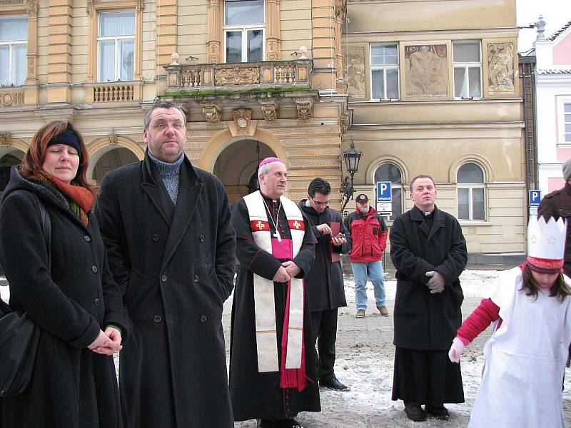 Plzeňský biskup Mons. František Radkovský zahájil v sobotu v Domažlicích Tříkrálovou sbírku.