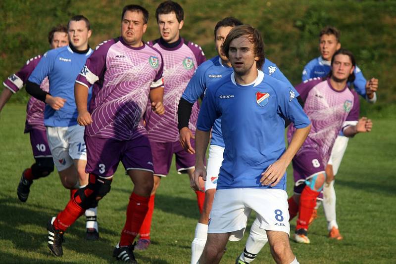 V sousedském derby se v Hostouni utkali fotbalisté domácí Lokomotivy a hostujícího Startu Bělá nad Radbuzou.